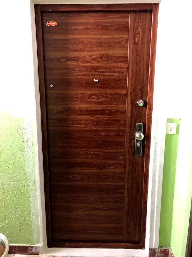 Fotka z montáže bezpečnostných dverí